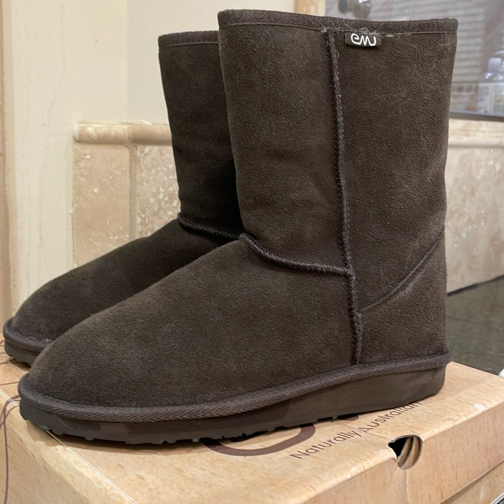 Never Worn! Emu Chocolate Brown Brontë Lo Boots